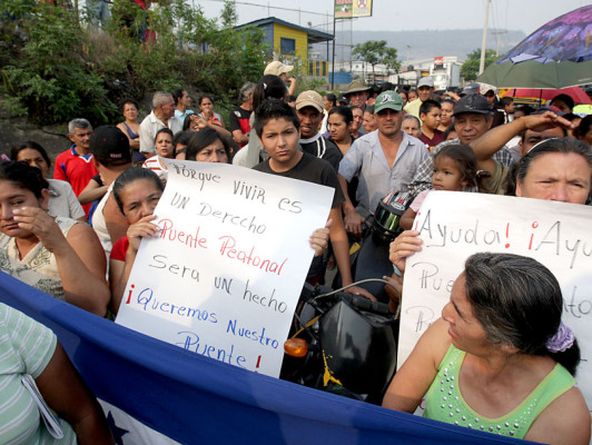 Pobladores de La Cañada provocan caos en anillo periférico