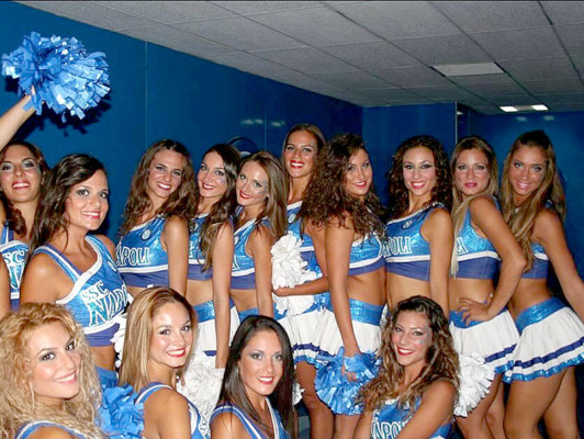 VIDEO: Las bellas porristas del Nápoles