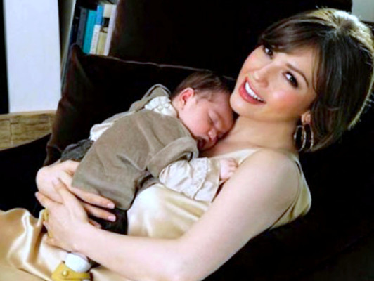Thalía no desea que sus hijos crezcan entre famosos