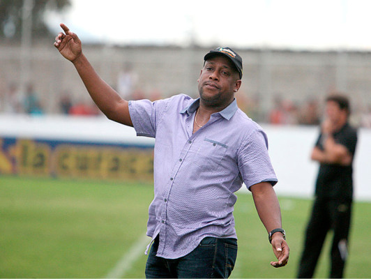 El castigo a Medford por insultos al árbitro en clásico ante Olimpia
