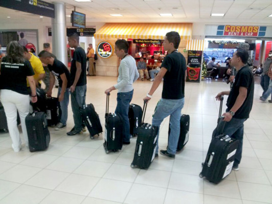 Salen maletas electorales hacia EE UU