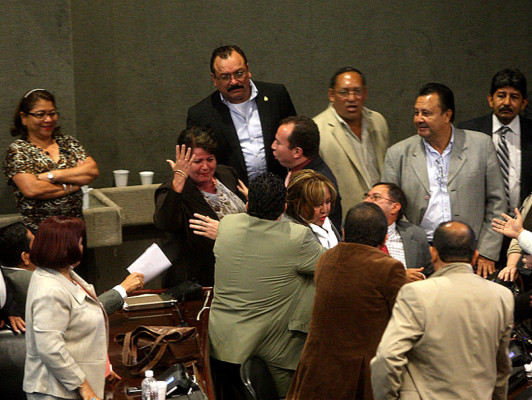 Pleito y escándalo en la elección del fiscal