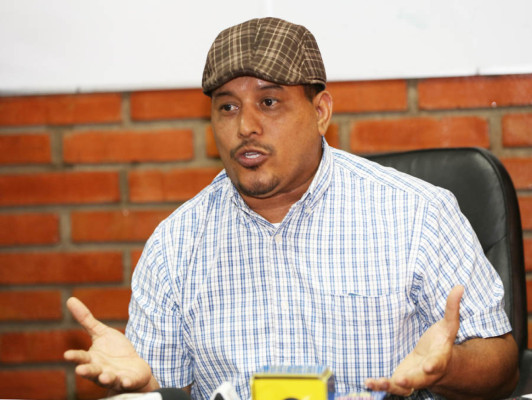 Cancelan plaza al profesor Edwin Oliva