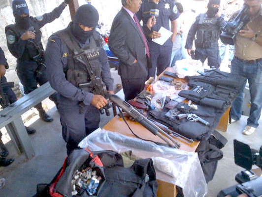 Caen pandilleros de la '18' con armas, chalecos y droga