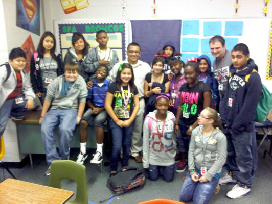 Hondureño que dormía debajo de un puente cuenta su historia en Harvard