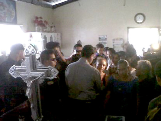 Mauricio Villeda se solidariza con familia de precandidato asesinado