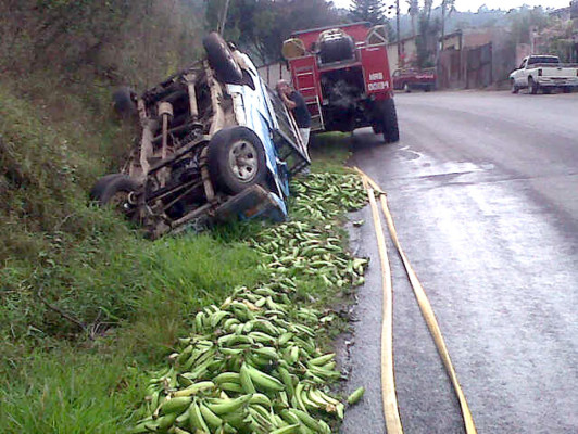 Un herido en volcamiento en Valle de Ángeles
