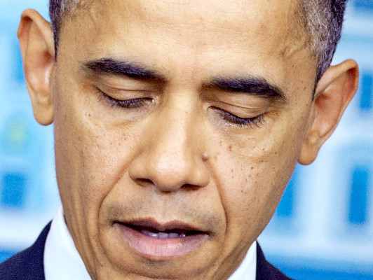 Obama pide la solidaridad nacional tras matanza en escuela
