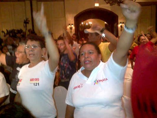 Manuel Zelaya llama a salir a las calles