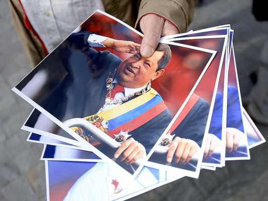 Hugo Chávez regresa sorpresivamente a Venezuela