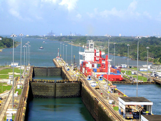 Colón batalla en ola de prosperidad de Panamá