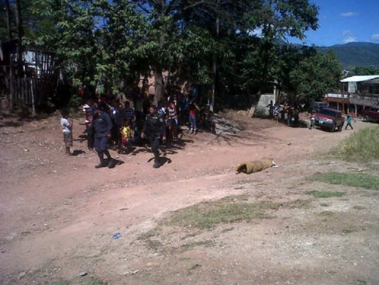 Envueltos en sabana y colchoneta encuentran cadáveres de dos hombres
