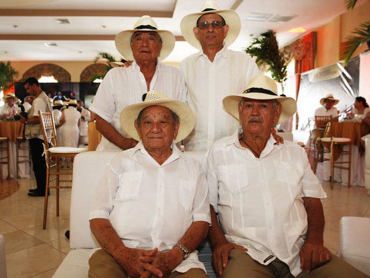 FOTOS: Brindis por éxito financiero de Banco Atlántida