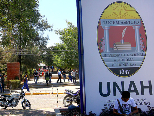 UNAH hace caso omiso a feriado del gobierno