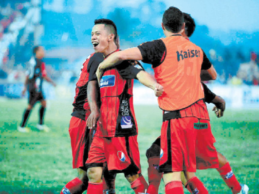 Savio salva la categoría y deja al Choloma con un pie en Segunda