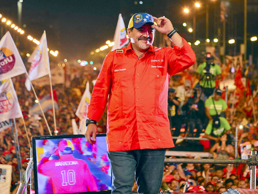 Maradona acompañó a Maduro en el cierre de campaña