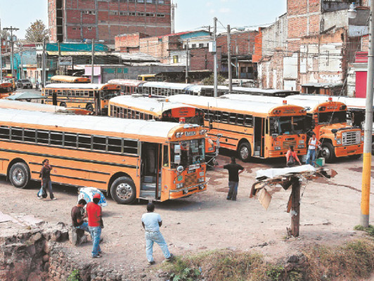 Severo incremento de seis lempiras piden en bus amarillo