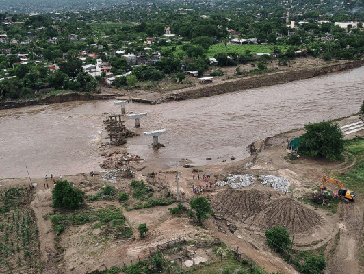 Ascienden a 97 los muertos por las tormentas en México