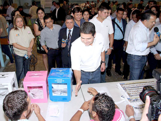 Precandidatos votan en la capital de Honduras