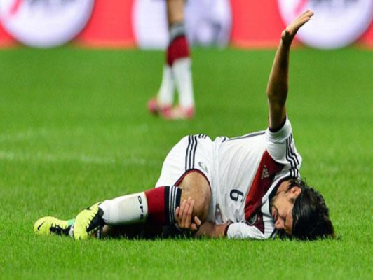 Khedira es operado por rotura de ligamentos