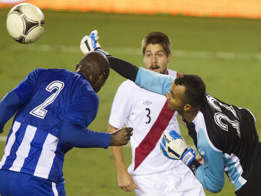 Honduras cierra 2012 con aburrido empate ante Perú