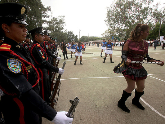 VIDEO: Reclusas hondureñas celebran las fiestas patrias
