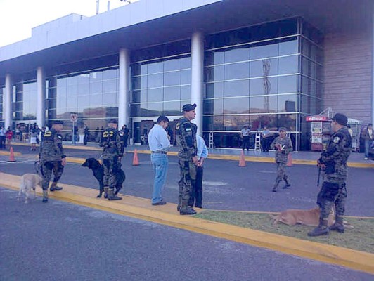 Fuerza interagencial se toma aeropuertos