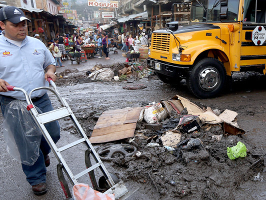 Limpieza en mercados y centro de la capital