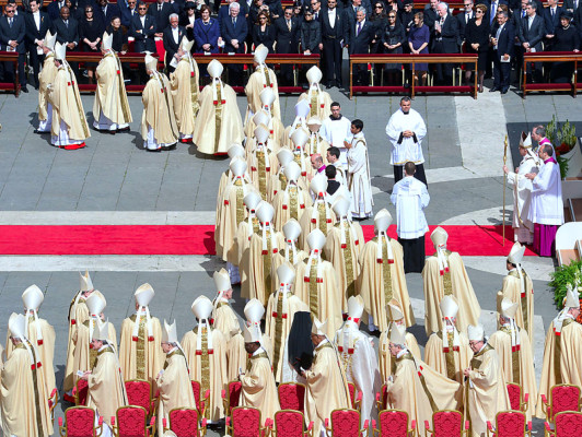 Papa Francisco inicia su era pontificia por los pobres
