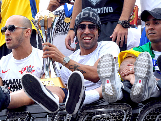 Sao Paulo recibe con fervor al campeón mundial Corinthians