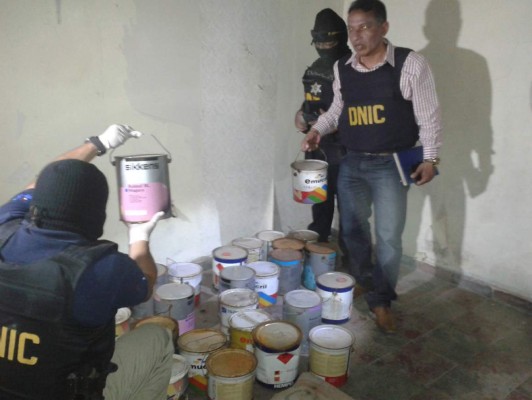 Descubren cementerio clandestino y 'casas locas”