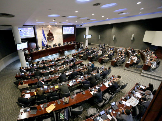 Denuncias de soborno en torno a la Ley Marco de Telecomunicaciones