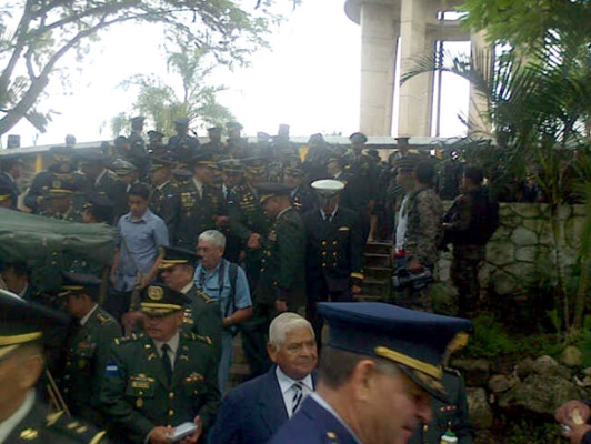 Cañonazos al alba marcan tributo a la patria