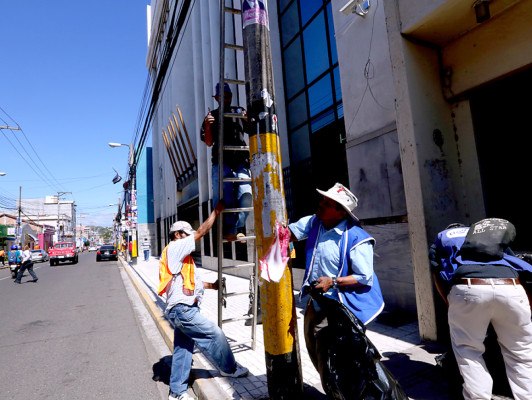 Retiran propaganda política en la capital de Honduras