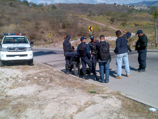 Envueltos en sábanas encuentran tres cadáveres en la capital de Honduras