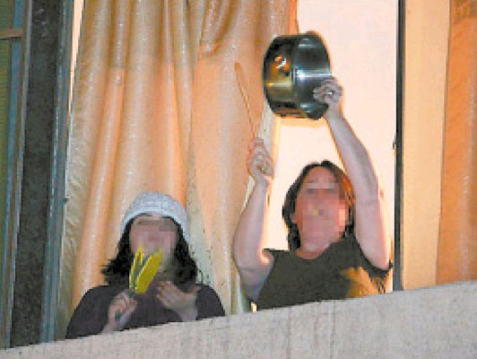 Cacerolazo en Caracas contra asunción de Maduro