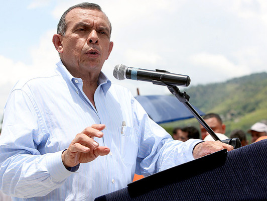 Presidente niega injerencia en salida de Ferrera