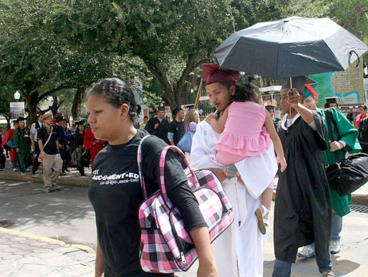 Hondureña recibe visa humanitaria en EE UU