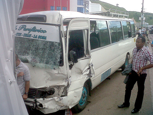 Al menos siete heridos en accidente en el anillo periférico