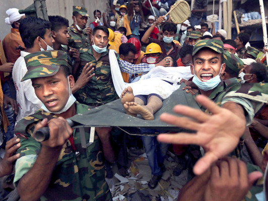 A más de 230 sube la cifra de víctimas en Bangladesh