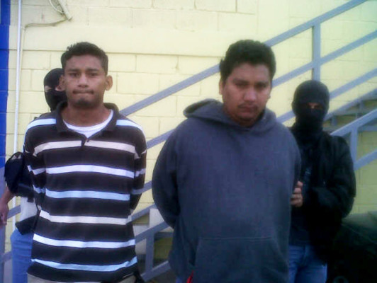 Capturan supuestos mareros con drogas y armas