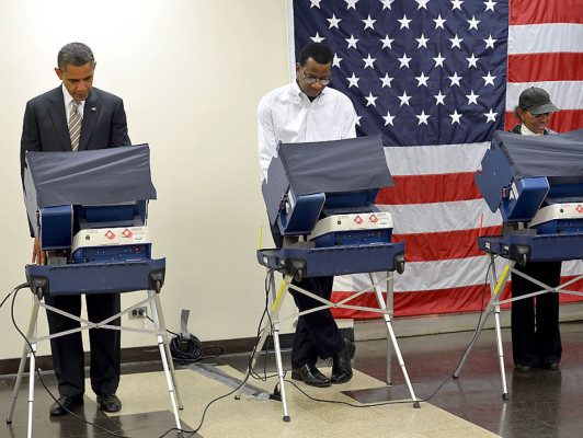 Barack Obama vota anticipadamente en Chicago