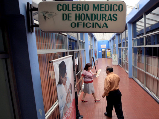 Salud no hará deducciones de Colegio Médico