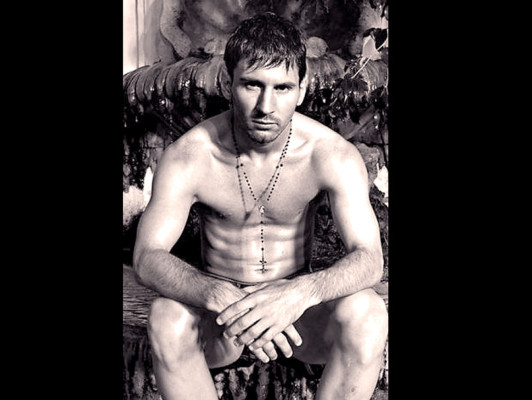Messi muestra su lado sexy modelando calzoncillos