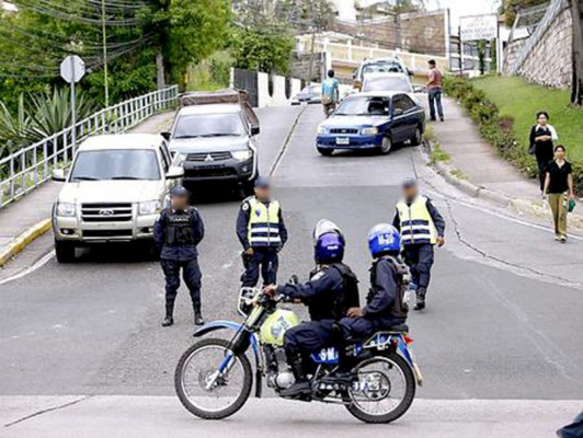 Capturan a tres policías de Tránsito sospechosos de extorsión