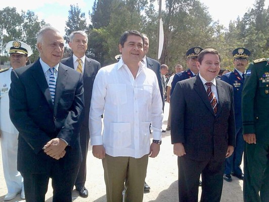 Hernández asume como comandantede las FF AA