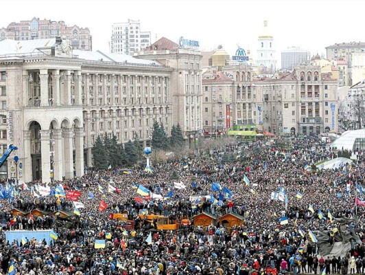 Destituyen de facto a Yanukovich y designan nuevo gobierno