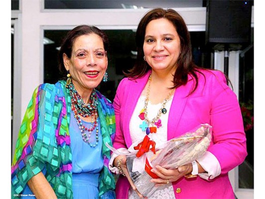 Ana de Hernández se reúne con Rosario Murillo