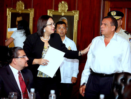 'Pepe' Lobo pide investigar multiplicidad de plazas de médicos