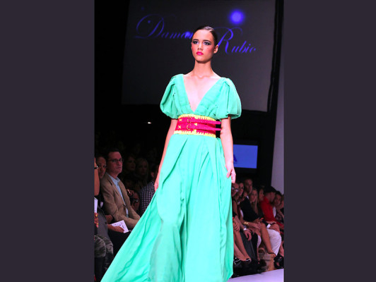 Colorida y excéntrica colección en Dominicana Moda 2012